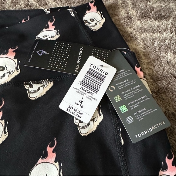NWT Torrid Active Wicking Leggings Flaming Skulls Full Length 1X - Picture 5 of 9